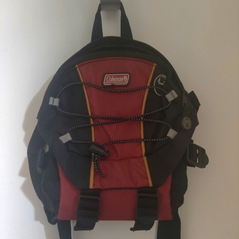 NWOT Coleman Black & Red Youth Biking Sport Hiking backpack Water bottle Holder